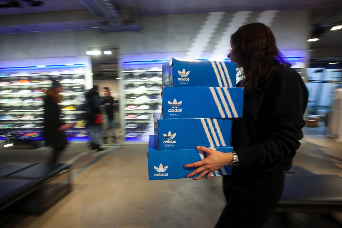 Ru valuta voorbeeld Adidas Places Messi Cleat Alongside New Models for Soccer Growth - Bloomberg