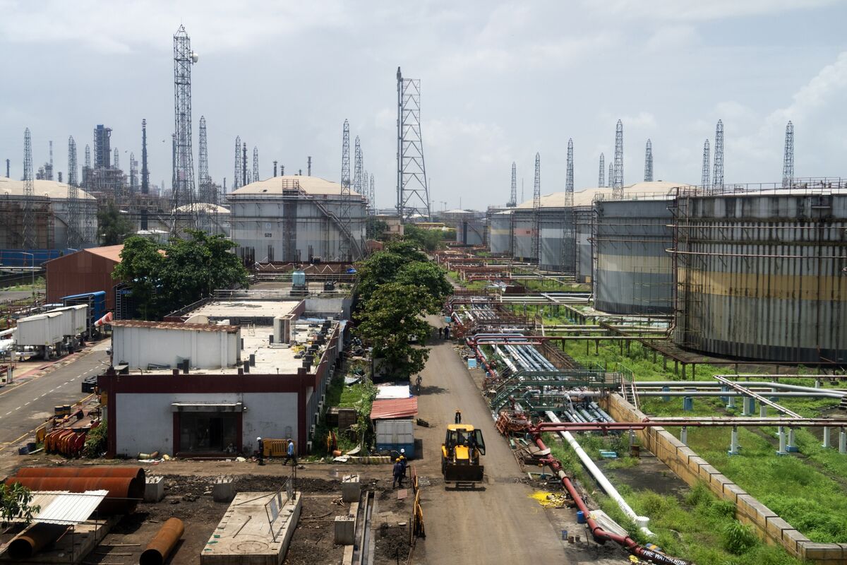 bloomberg.com - Rakesh Sharma - India Holds Line on Russian Oil With Trump's Tariffs in Question