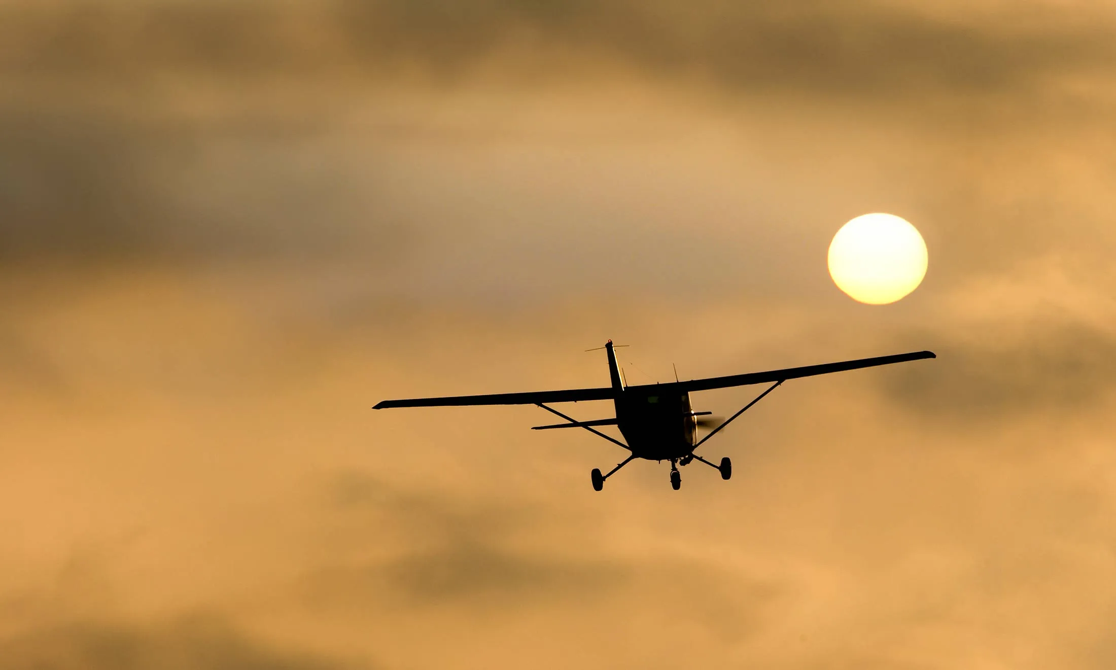1470926872_plane2