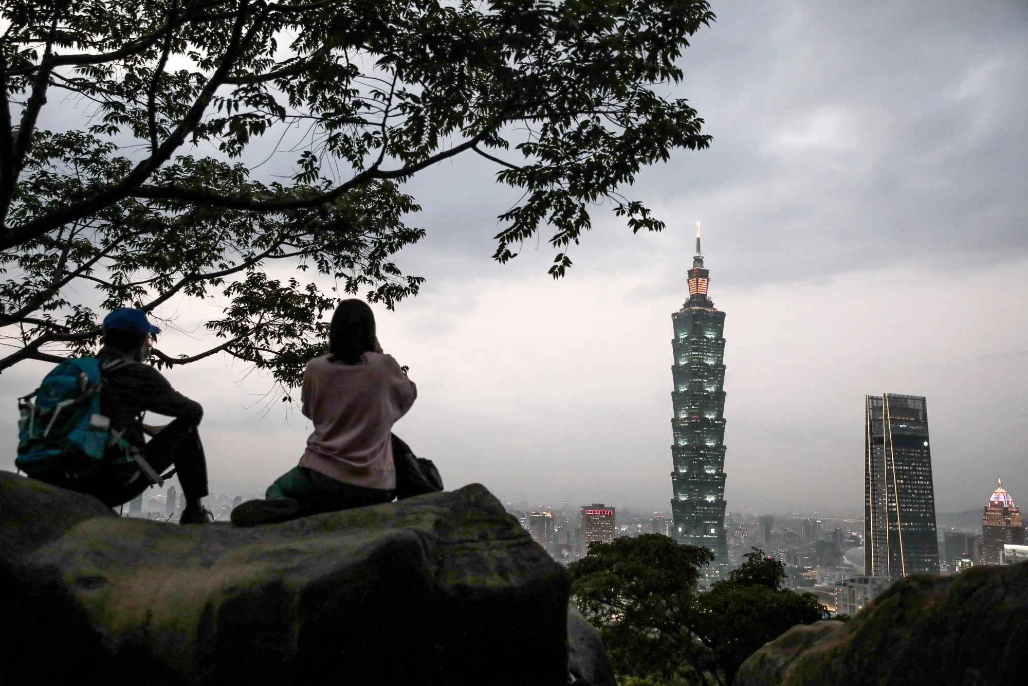 People overlook the skyline&nbsp;in Taipei.