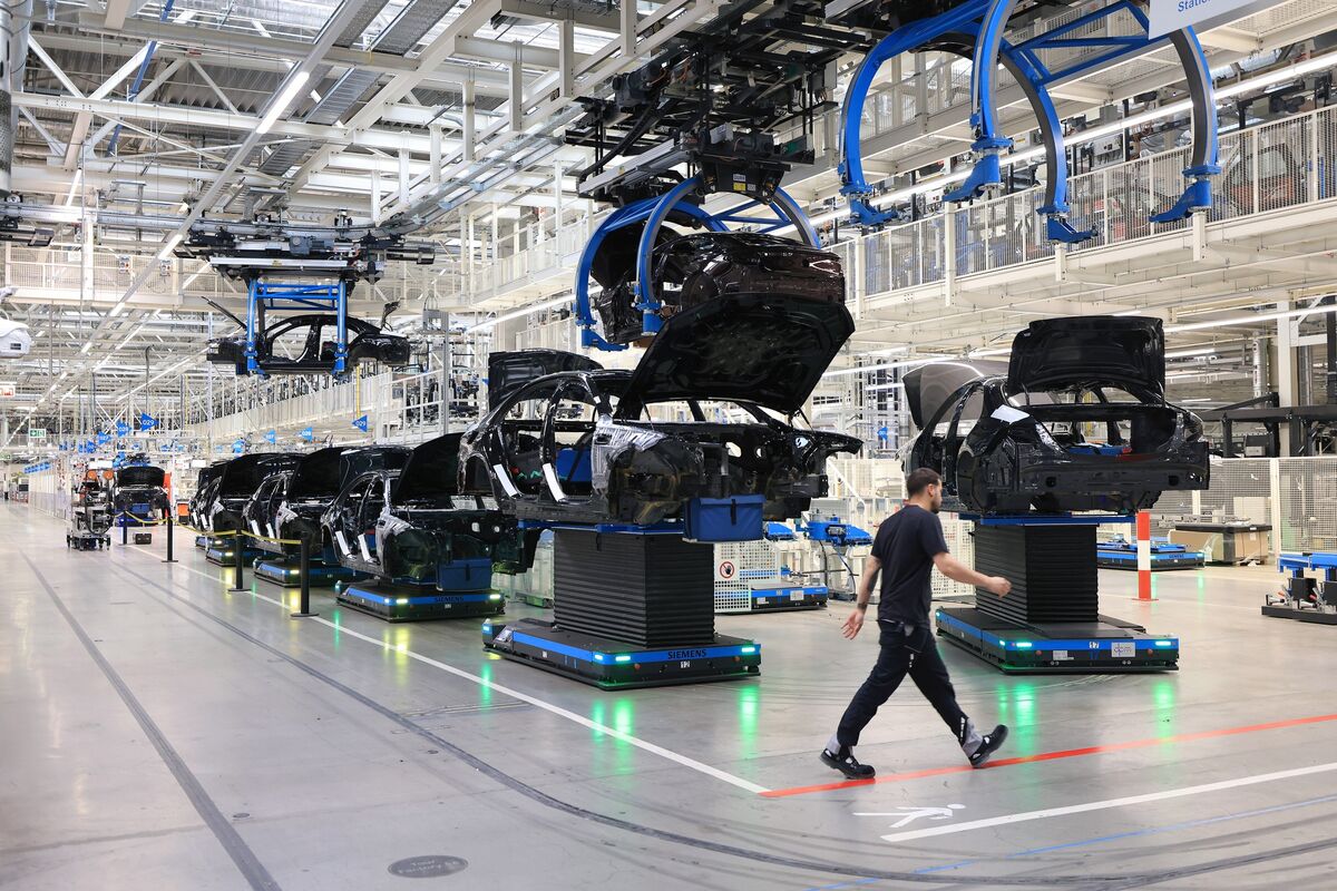 bloomberg.com - Fabrice Obrist - German Industry Grows More Than Expected on Auto Sector