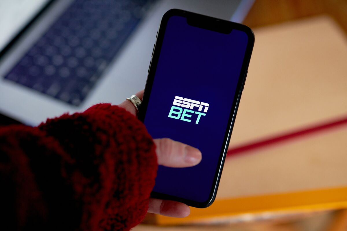 Penn Entertainment Activist Criticizes Board Cut, Presses Fight - Bloomberg