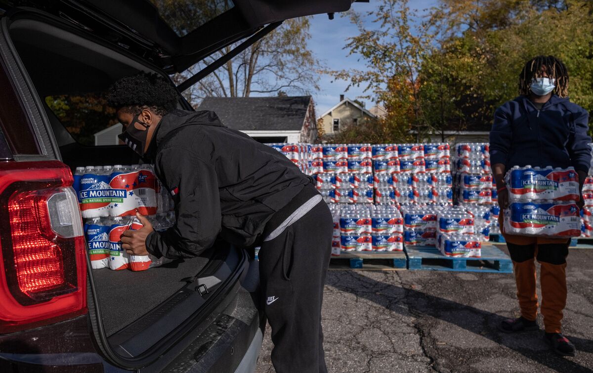 Judge Gives Preliminary Approval to Flint Water Settlement Bloomberg