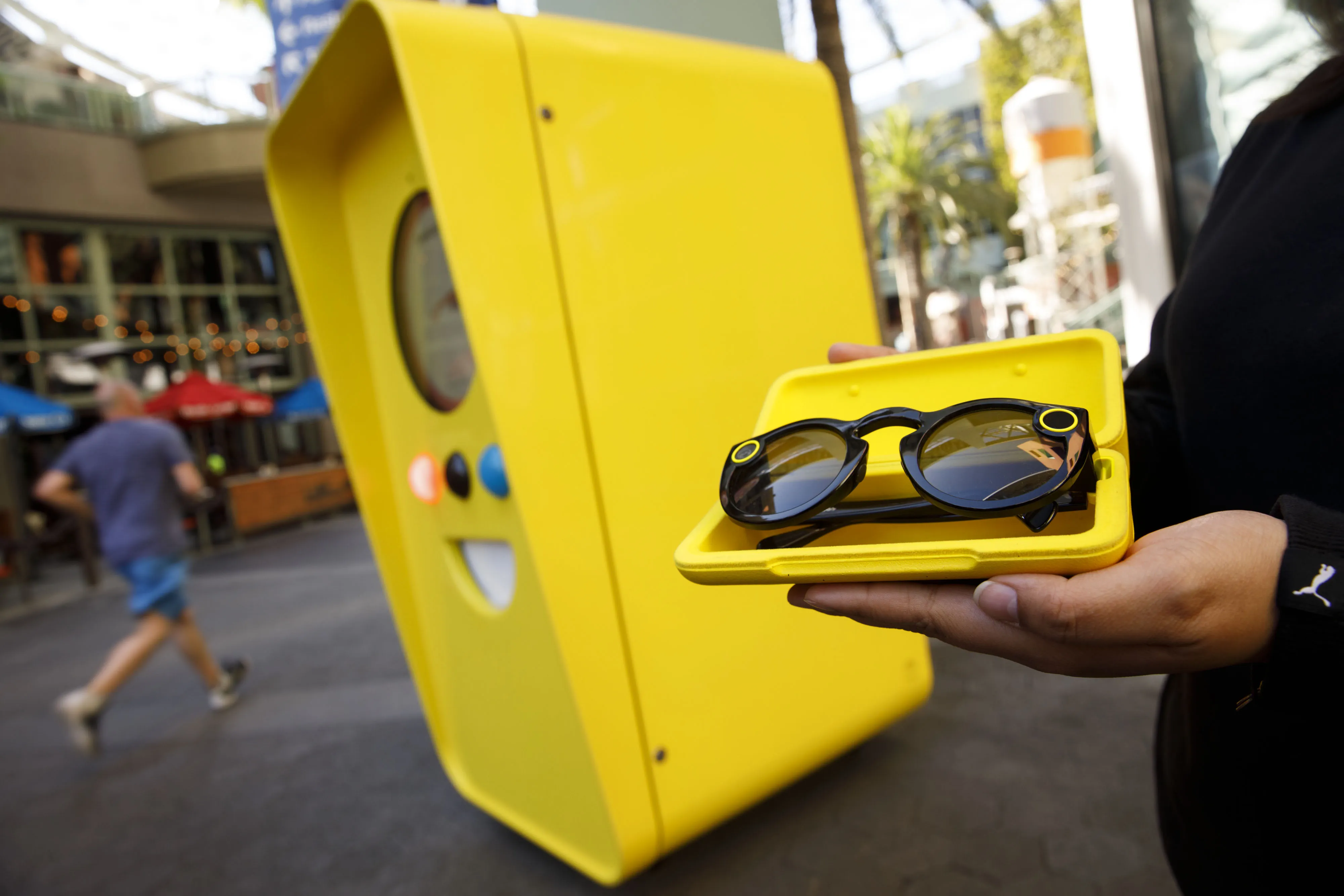 Snap Spectacles and a pop-up vending machine in Universal City, California, in 2018.