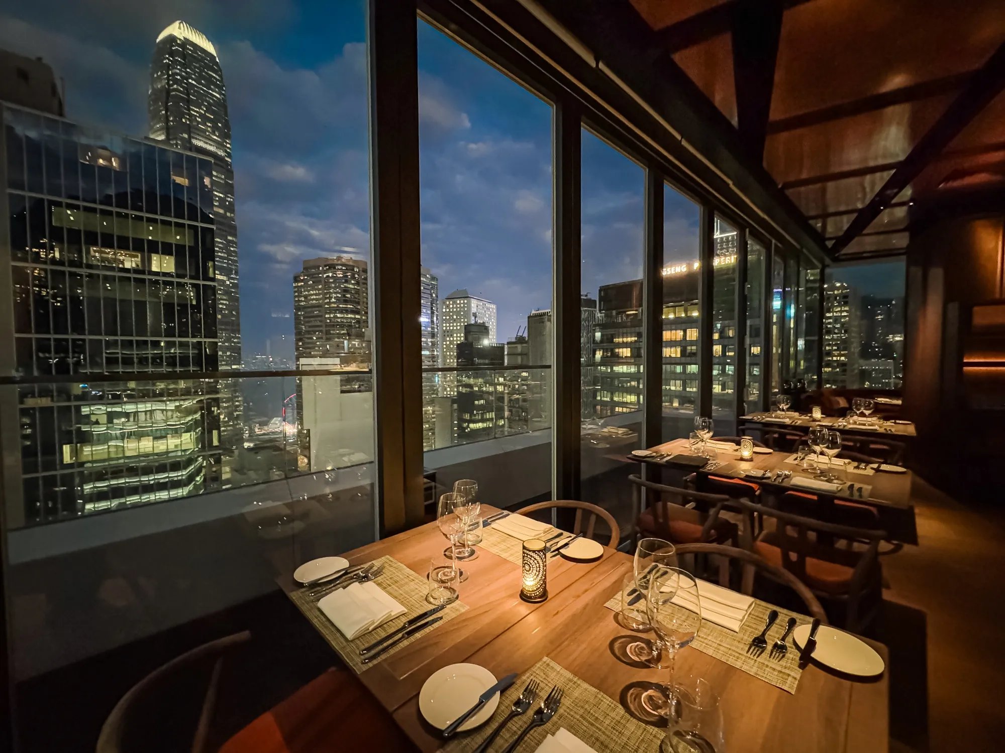 Review: Omaroo Grill Offers Steaks With Great Hong Kong Views Where  Ecriture Was - Bloomberg