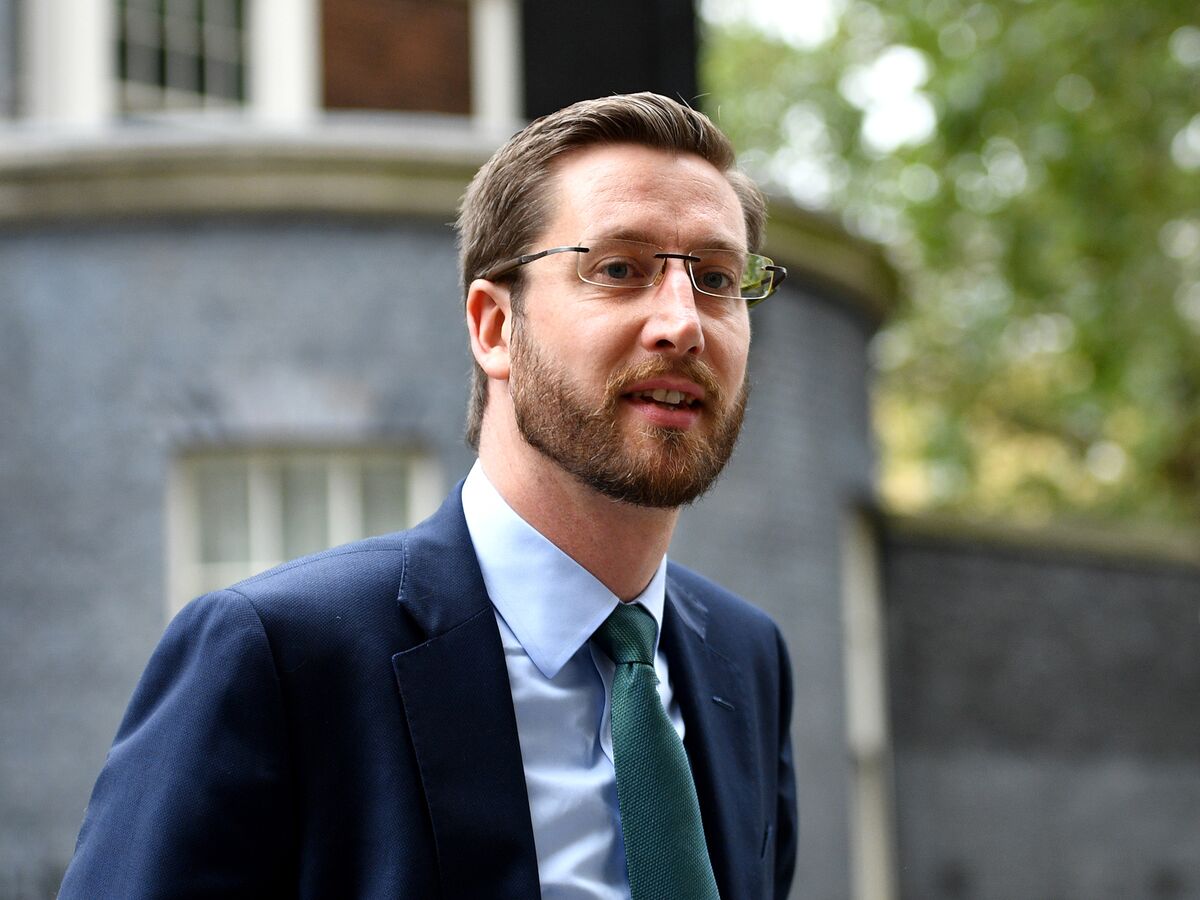 U K Civil Servant In Charge Of Boris Johnson Party Probe Stands Down Bloomberg