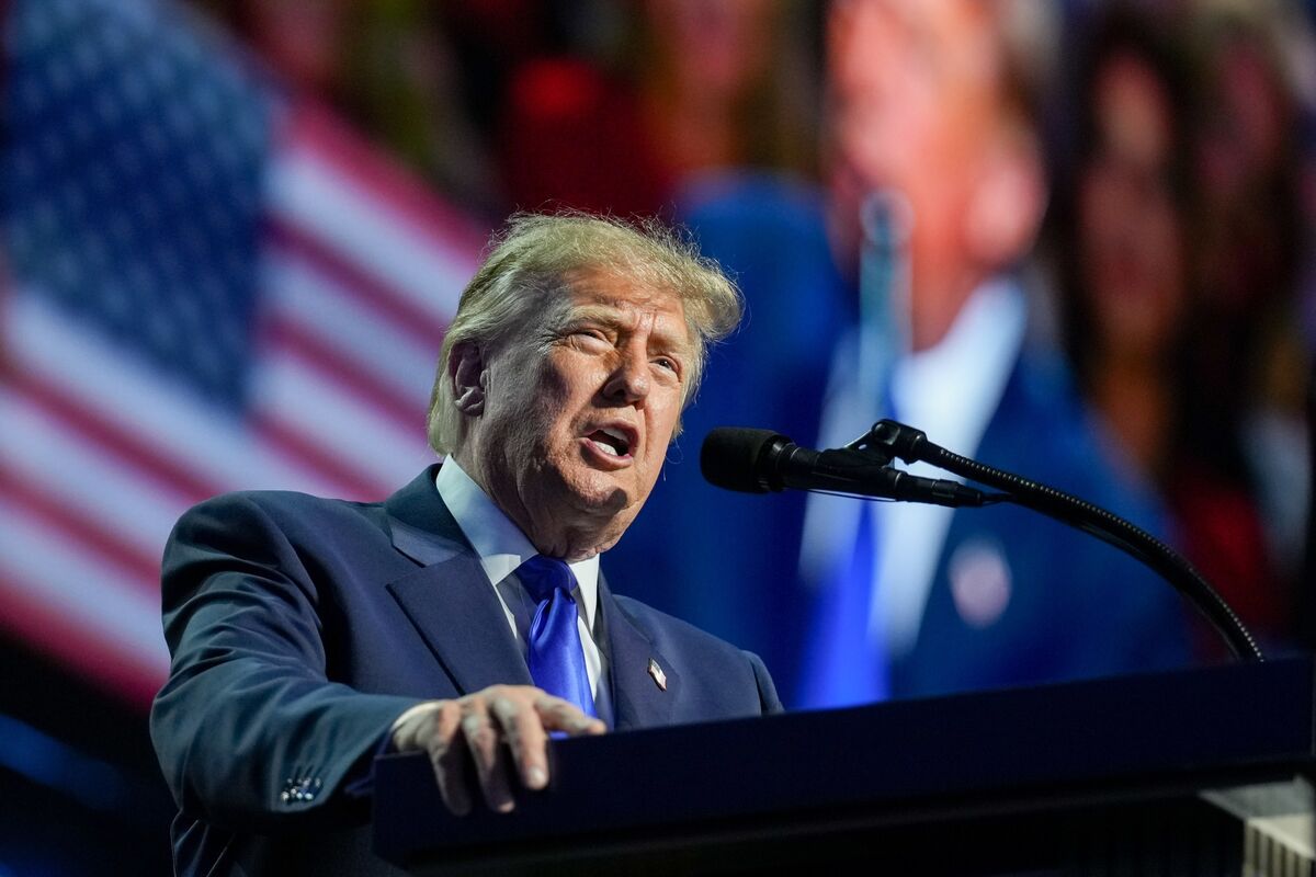 Trump Pledges $5,000 Quid Pro Quo for GOP Win in Midterms