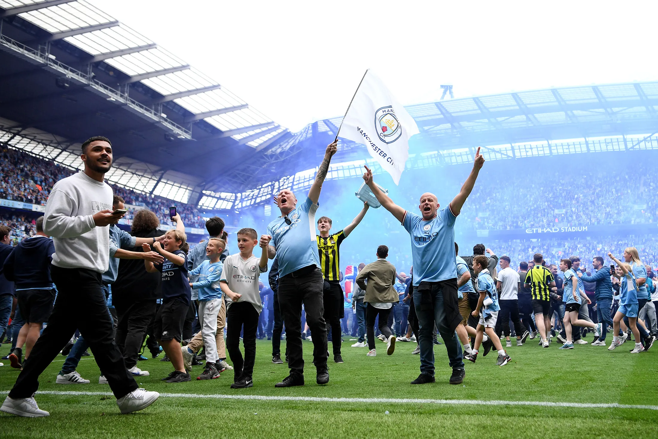 Man City Wins 6th EPL Title in 11 Seasons in Dramatic Finale - Bloomberg, image size:2200x1467