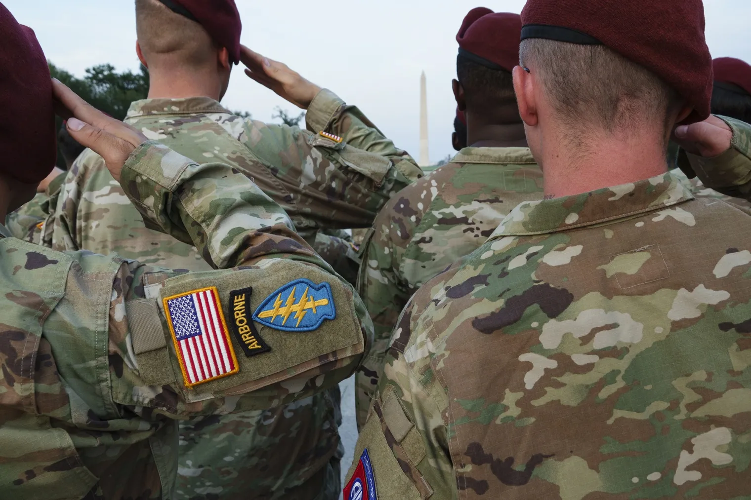 米陸軍第82空挺師団の空挺隊員による再入隊式（6月12日）