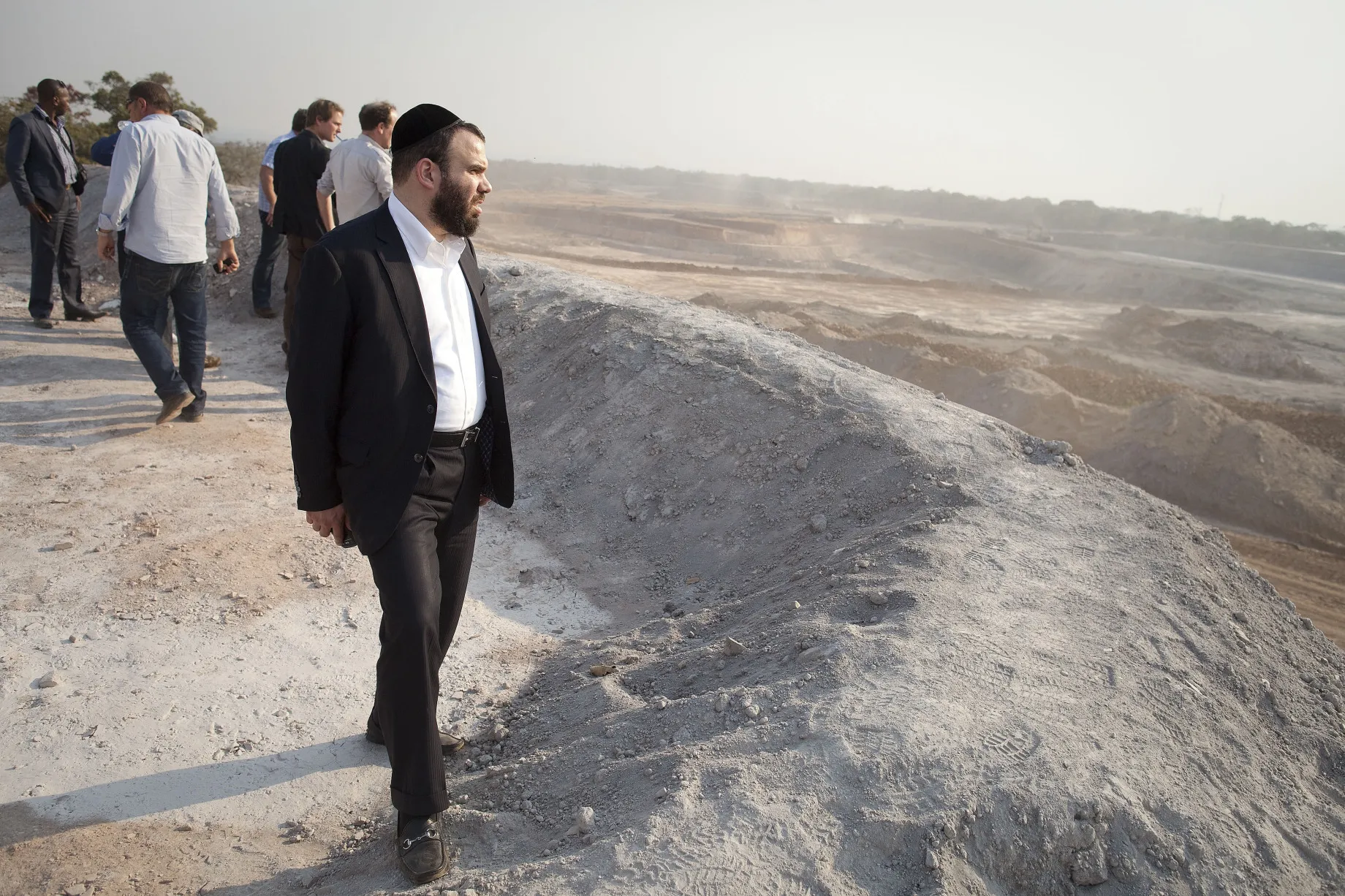 Israeli billionaire Dan Gertler looks across the open pit mining operations at Comide SPRL's Mashitu copper mine&nbsp;in Katanga province, Democratic Republic of Congo, on Aug. 1, 2012.