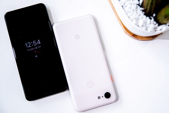 Google Reveals New Pixel Phone, Speaker to Chase Apple, Amazon