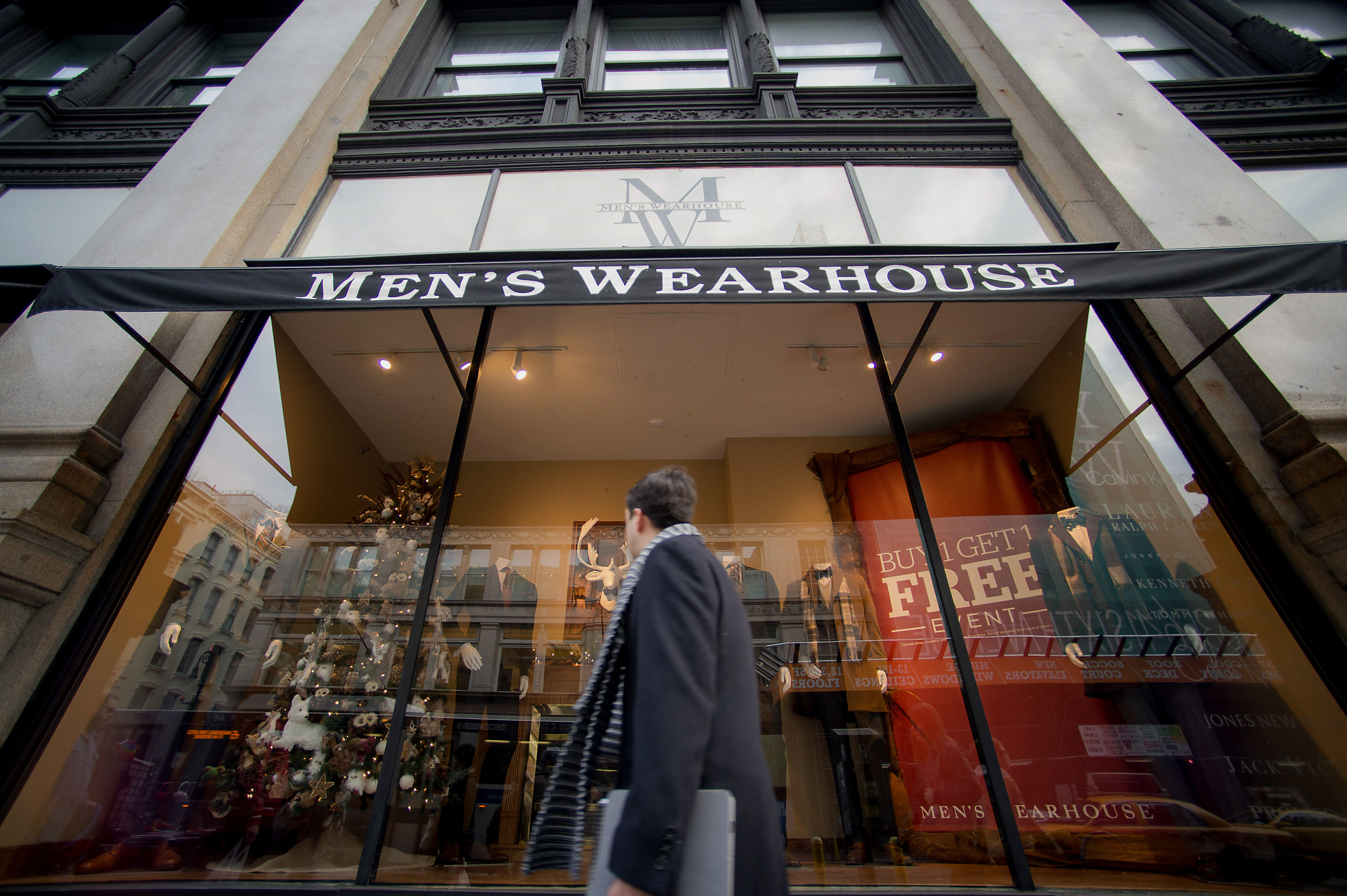 Men’s Wearhouse Owner Tumbles After Disappointing First Quarter Bloomberg