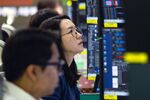Traders in South Korea. Photographer: SeongJoon Cho/Bloomberg