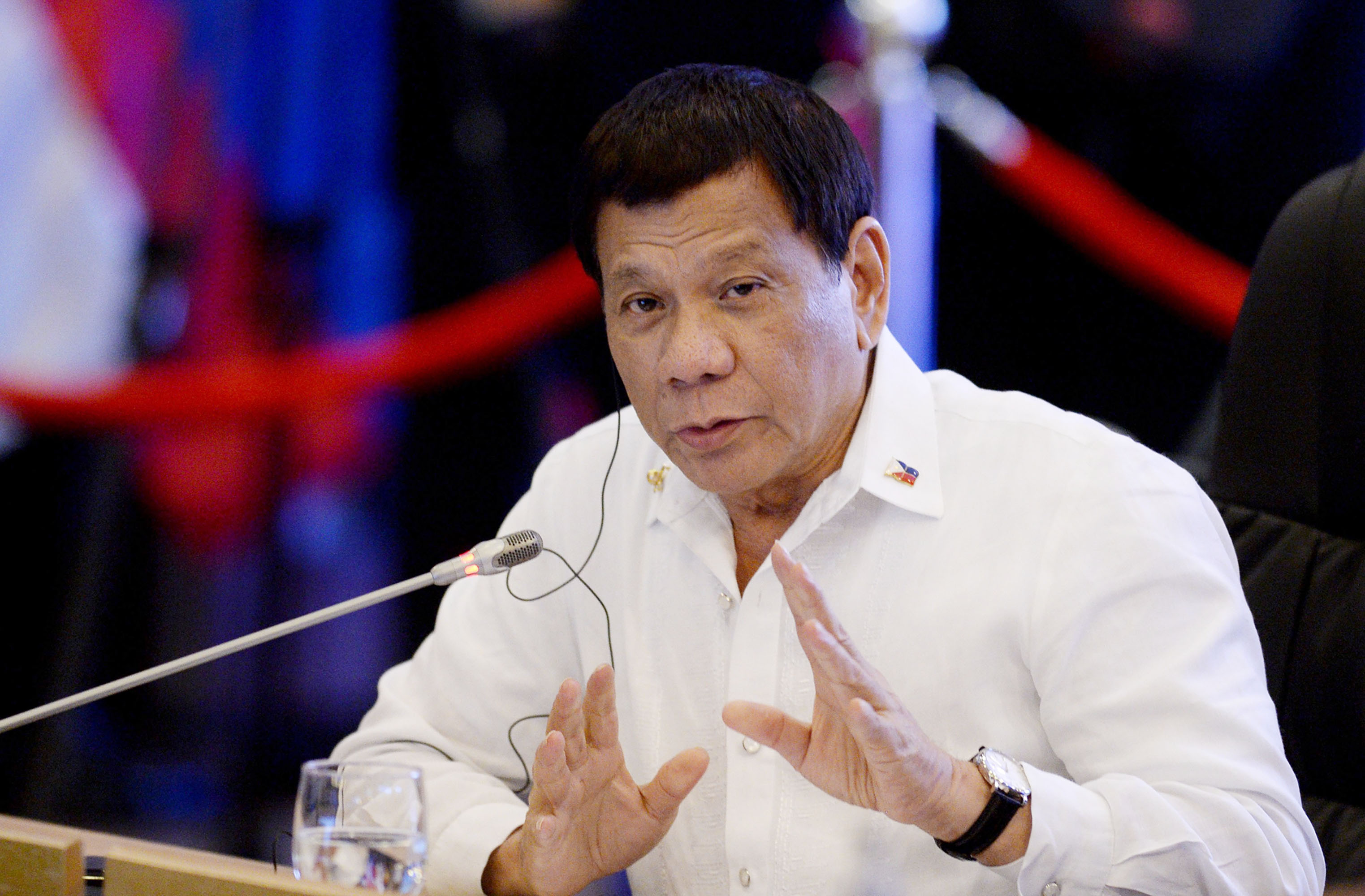 Duterte Backs Xi As Ex-Philippine Officials Allege China Crimes - Bloomberg