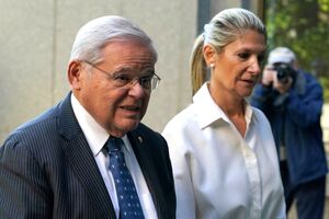 FBI Taped Menendez Dining With Egyptians at Morton’s Steakhouse