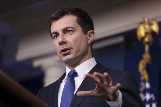 Buttigieg Says U.S. Holiday Travel Safe From Vaccine Disruptions