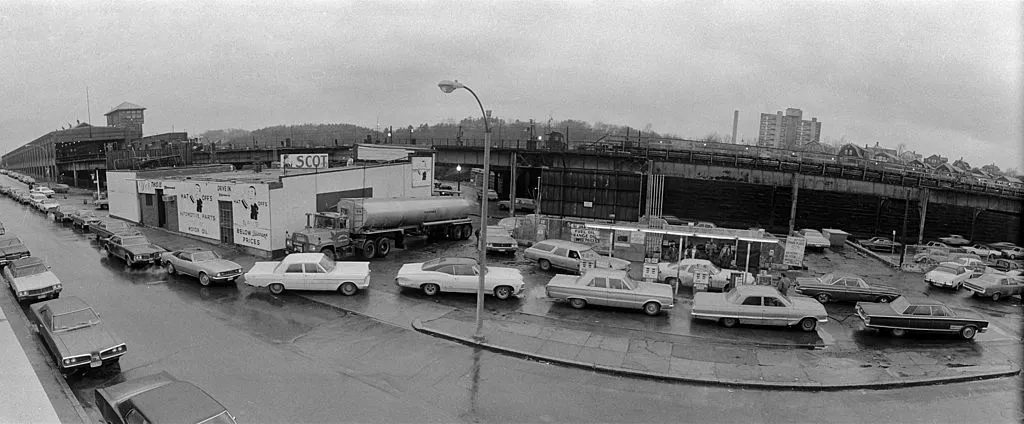 What a real oil shock looks like: Lining up for gas in Boston&nbsp;in 1973.