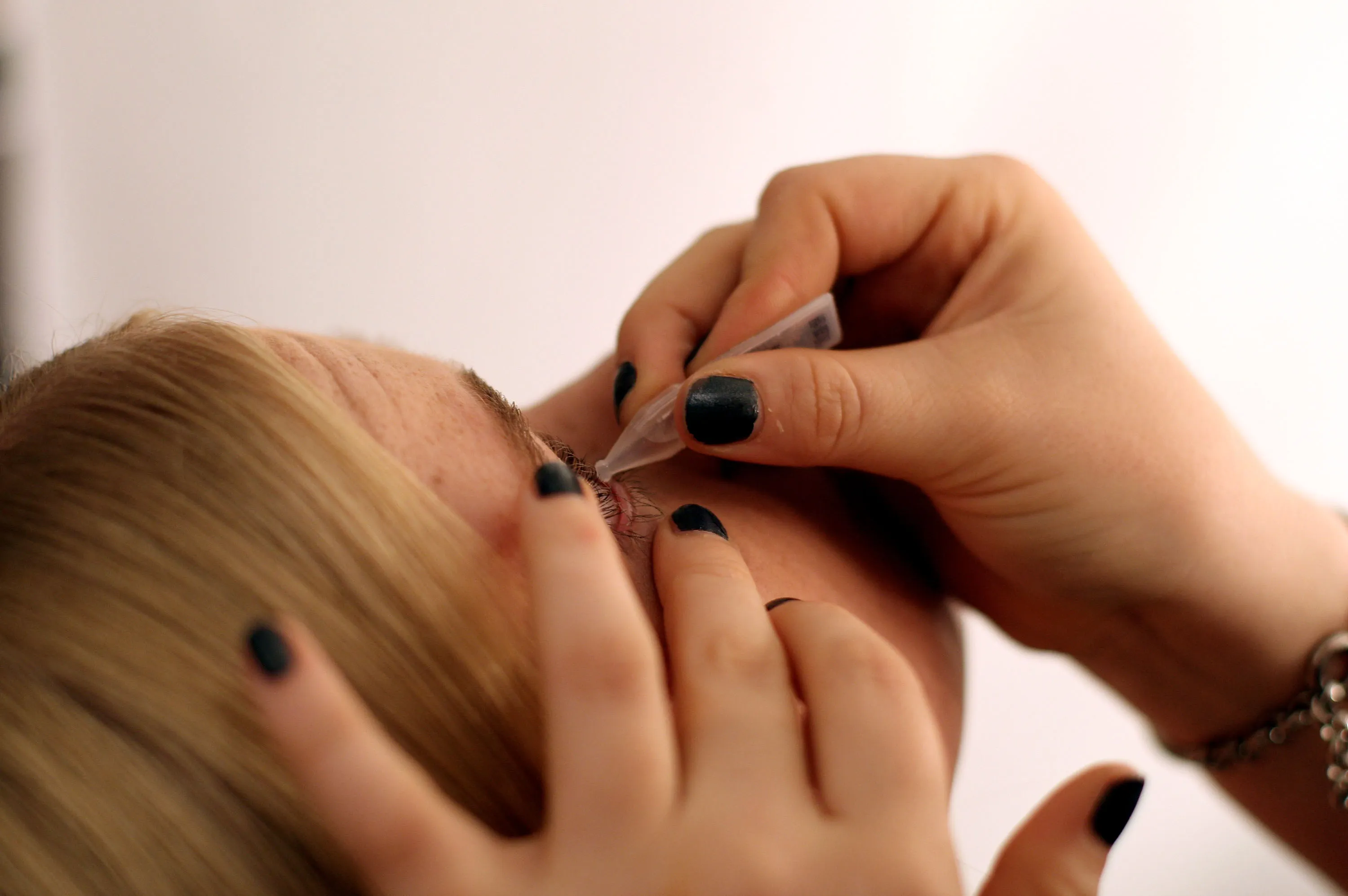 The US Food and Drug Administration has little power to force a drugmaker to recall products such as eyedrops.