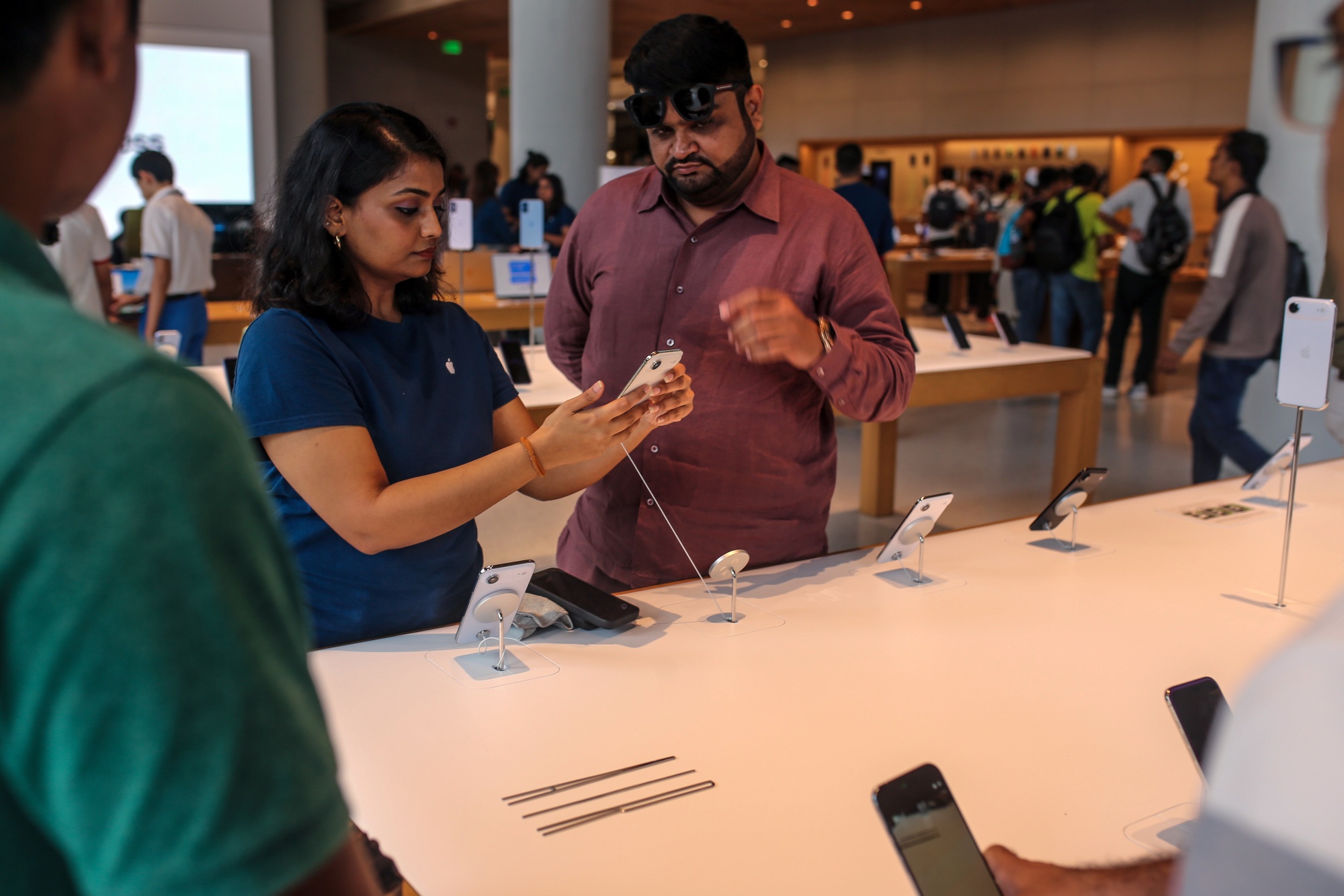 Image associated with story "Apple’s India Sales Top $10 Billion on Widening Retail Push"