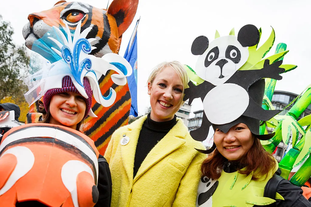 Emma Pinchbeck (center), chief executive of the Climate Change Committee.&nbsp;
