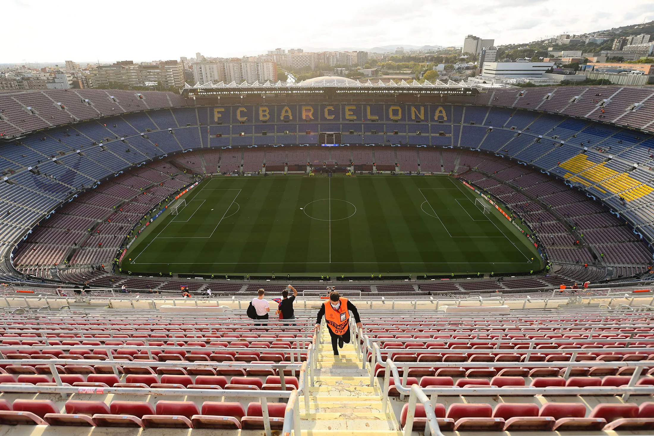 FC Barcelona v Dinamo Kiev: Group E - UEFA Champions League