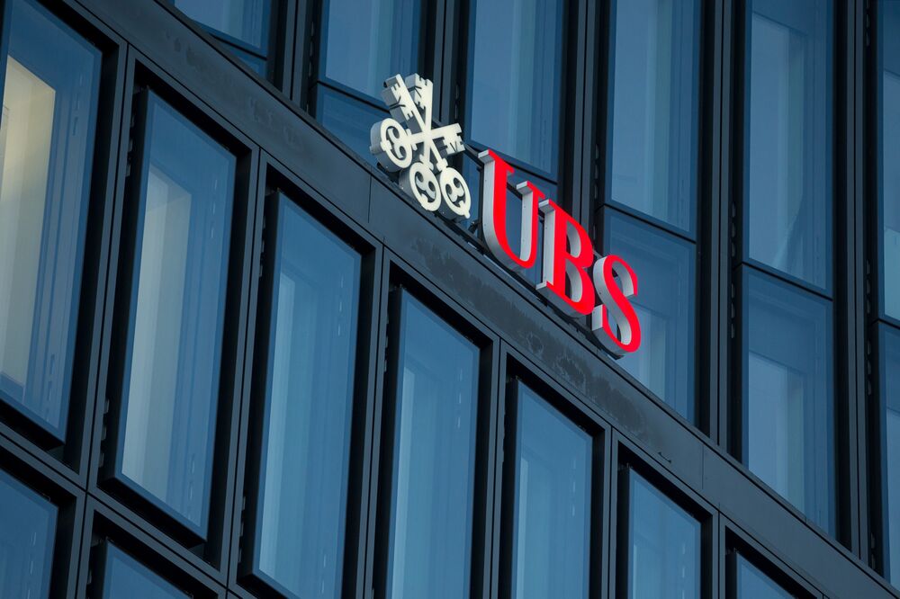 Ubs Hires Bankers For New Group Courting Pensions Wealth Funds