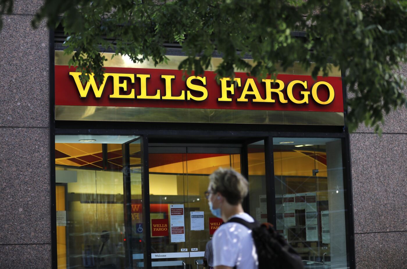 Wells Fargo (WFC) Resumes Job Cuts, Breaks With Other US Banks - Bloomberg