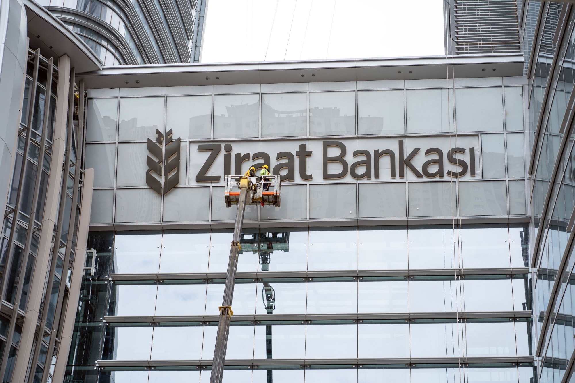 Deutsche Bank Set to Offer 1.9 Billion Loan to Turkey’s Ziraat Bloomberg