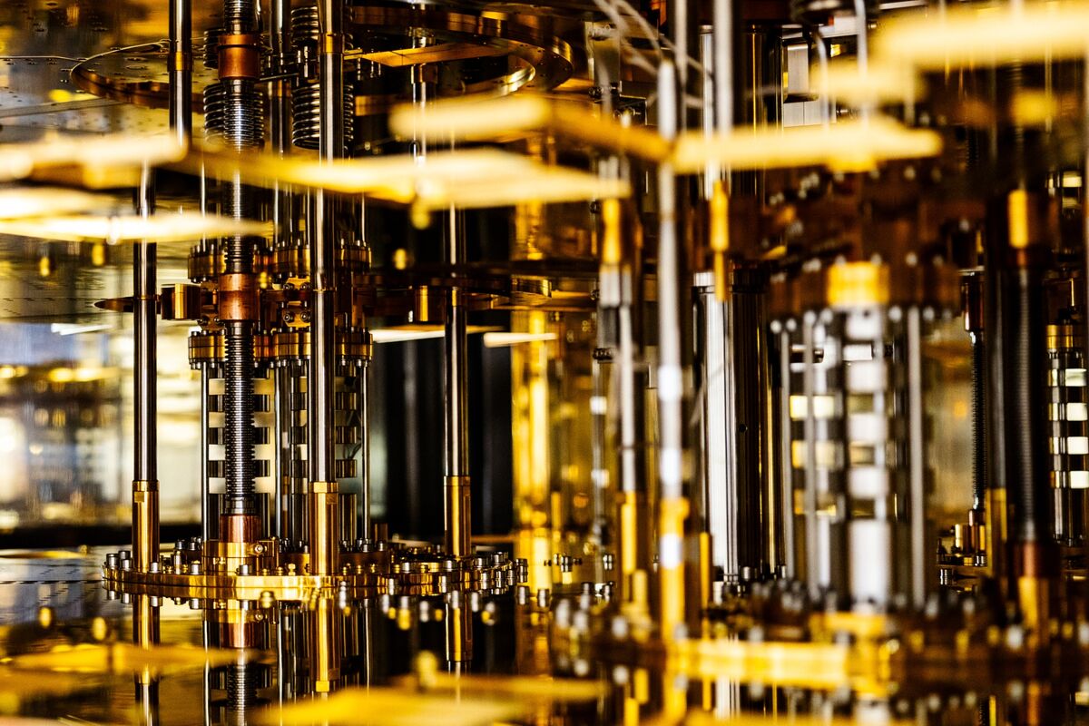 Goldman, JPMorgan Show Wall Street’s Split in Quantum Computing Race
