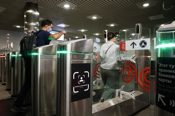 Moscow Subway Riders Can Soon Use Their Face to Pay, RIA Says