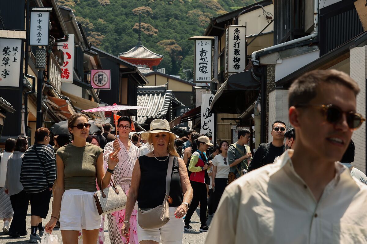 Japan’s Duty-Free Sales Climb in May as Tourism Boom Endures