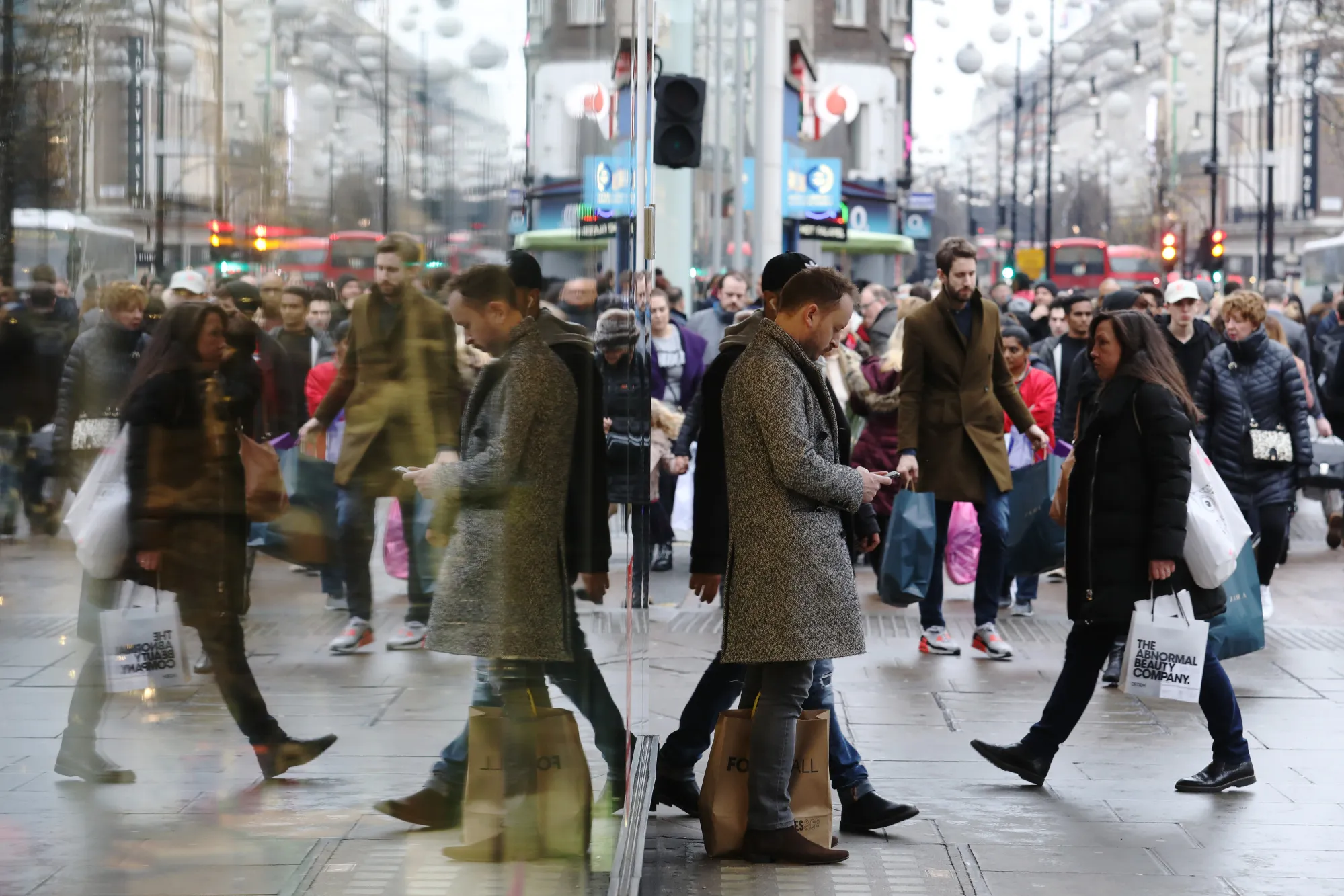 U.K. Consumer Confidence Hits Four-Year Low In Christmas Setback 