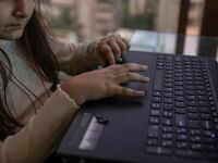 σχετίζεται με το 9-year-old Coders Show Πώς η Ινδία πρωτοπορεί στην ηλεκτρονική εκπαίδευση