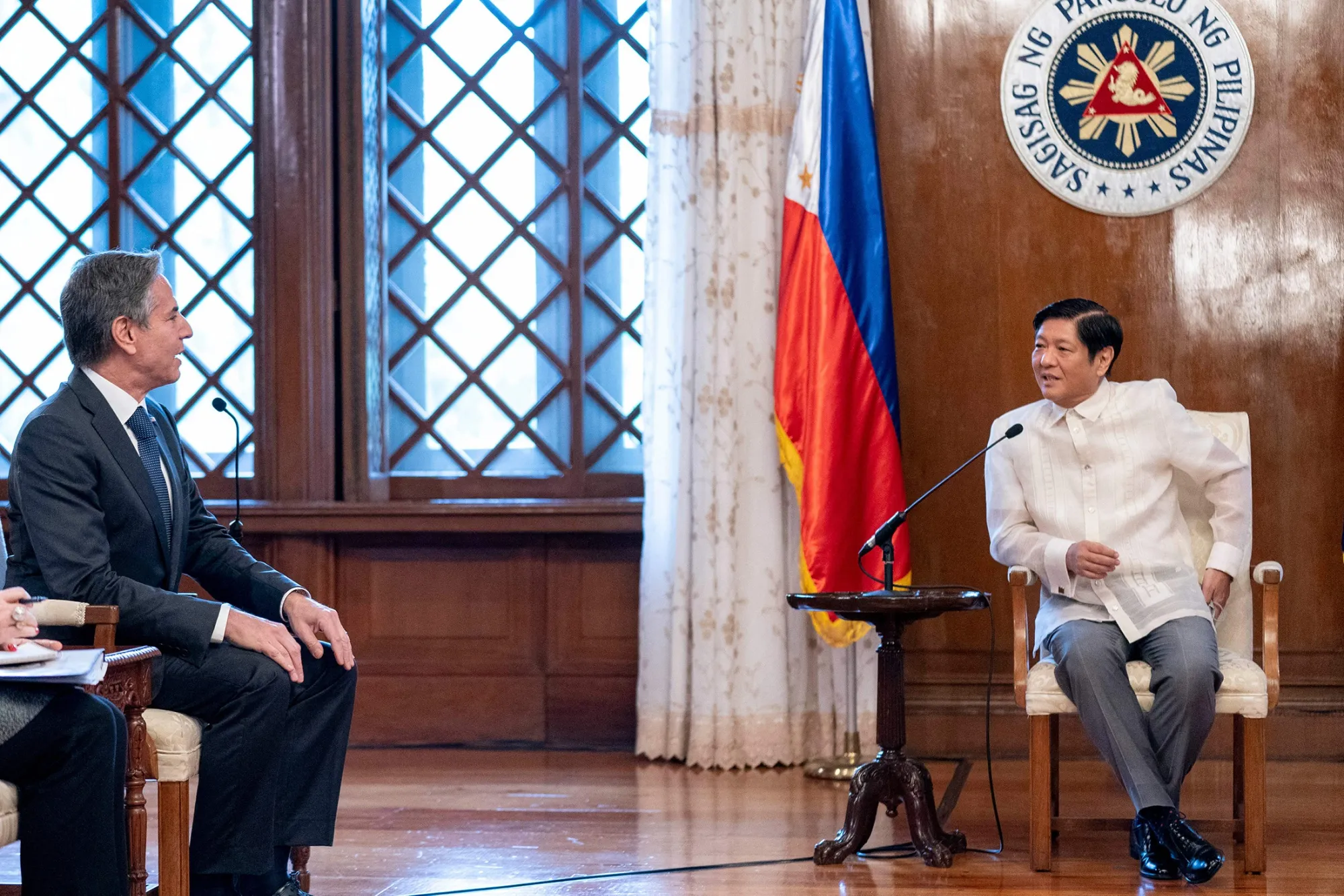 Antony Blinken, left, with Ferdinand Marcos Jr at the Malacanang Palace in Manila on Aug. 6.