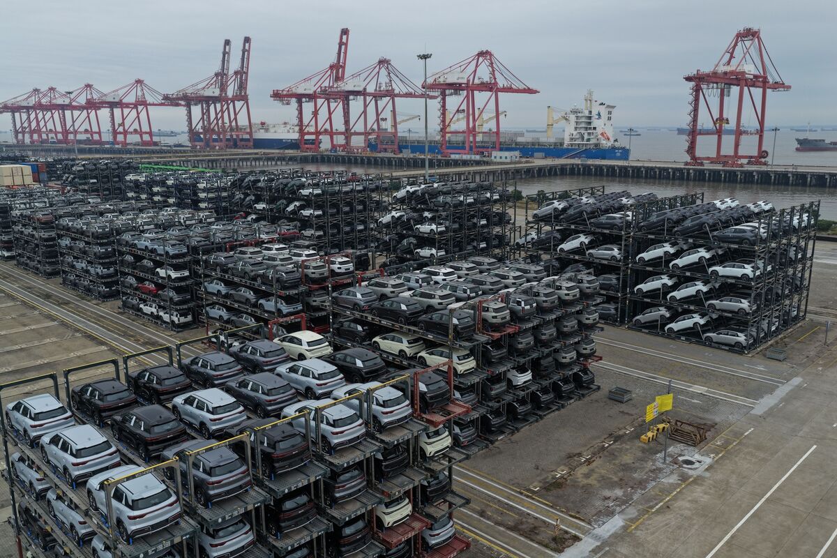 Chinese Automaker Reports Set to Shine Before Challenges Mount