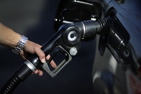 Gasoline Price Rise Seen Reviving U.S. Calls to Use Oil Reserves