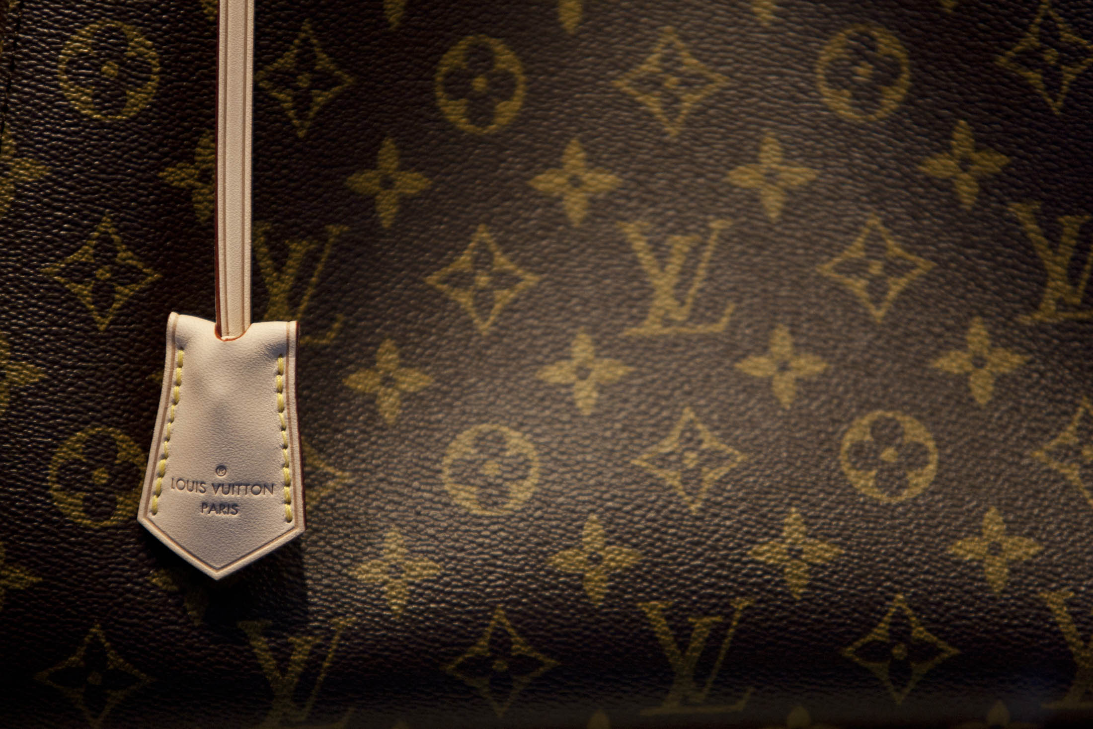 Louis Vuitton in Talks to Open Factory in U.S., CEO Burke Says - Bloomberg