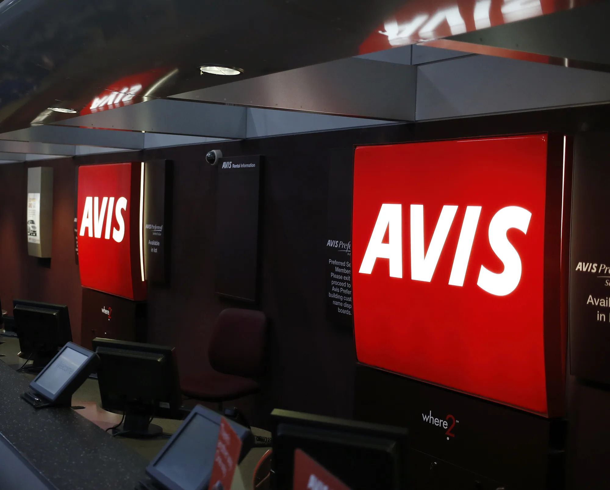 Hertz, Avis Begin Layoffs Amid Push for U.S. Rental-Car Rescue - Bloomberg