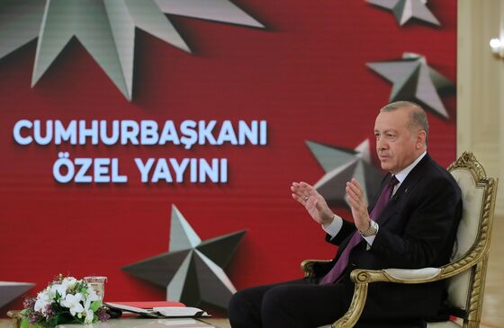 Erdogan Renews Rate-Cut Demands as Economy Erodes Support