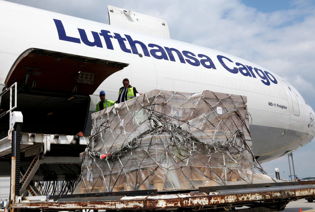 Aging Lufthansa Freighters Fly On in Virus-Stoked Cargo Boom 