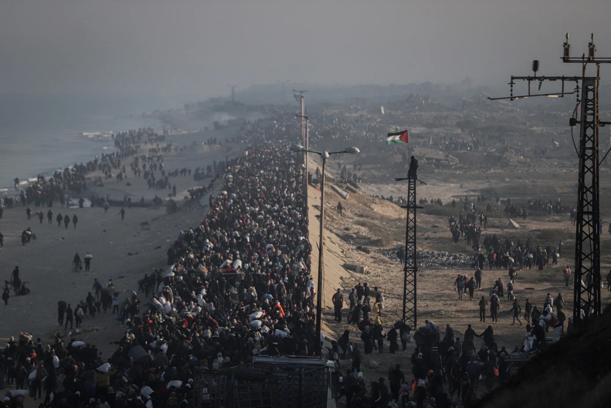 Thousands of displaced Palestinians head&nbsp;home&nbsp;to&nbsp;northern Gaza, during the ceasefire, along the coast of&nbsp;central Gaza&nbsp;on&nbsp;Jan. 27.&nbsp;