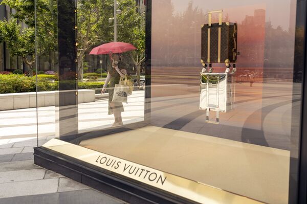 Luxury?s Rebound Is Proving Elusive as China Gloom Adds to Warnings