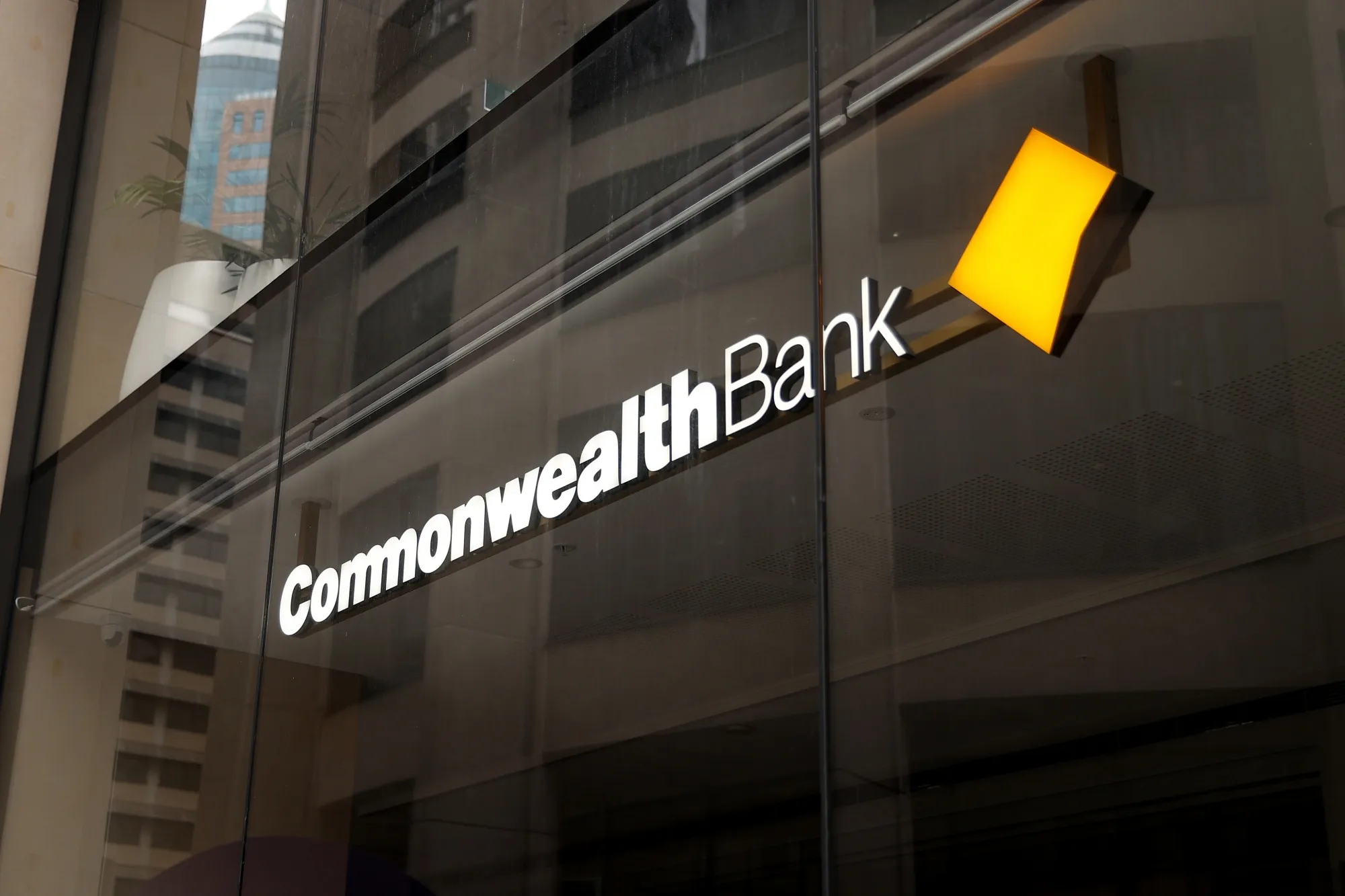 Commonwealth Bank (CBA AU) Profit Edges Up Amid Business Lending Growth -  Bloomberg