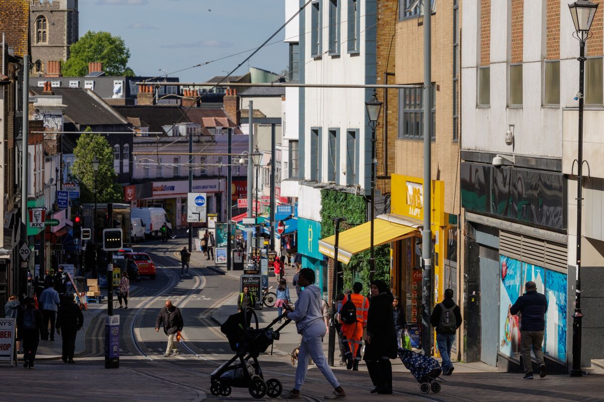 Charting the Global Economy: UK Payrolls Slide, Inflation Rises