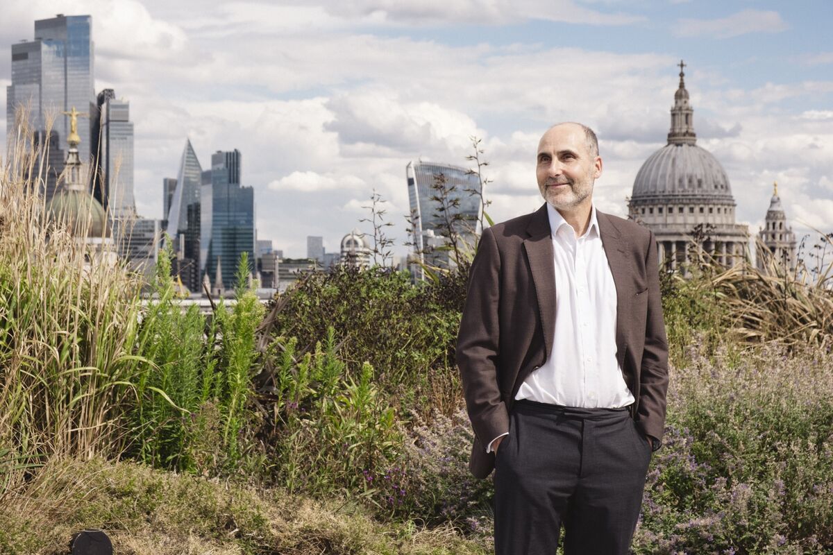 🌍STOCK REPORT:  "Wall Street Festeggia, Ma Oppenheimer Avverte: Attenzione ai Rischi Nascosti nel Mercato"