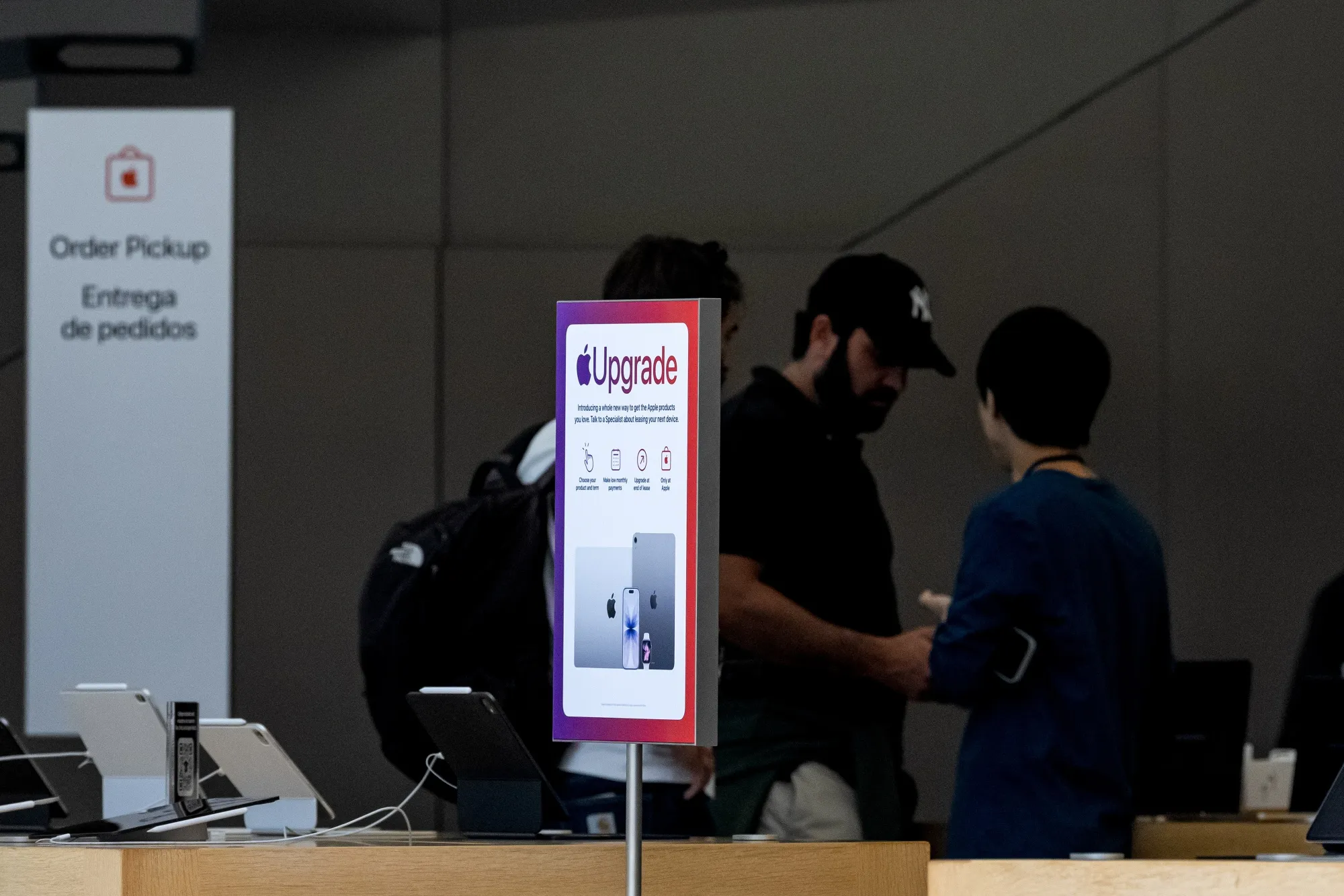 versioni-beta-i-macos-tregoi-per-ekzistencen-e-disa-produkteve-te-tjera-pervec-airpods-me-kamera-te-integruara