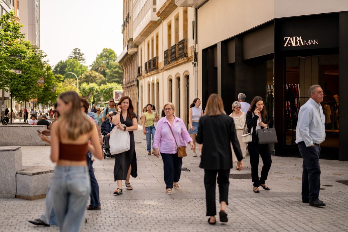 Spain Must Use Resilience to Build Fiscal Buffers, OECD Says