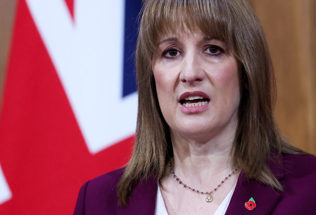 bloomberg.com - Joe Mayes - UK's Reeves to Meet Insurance CEOs in Pre-Budget Growth Pitch