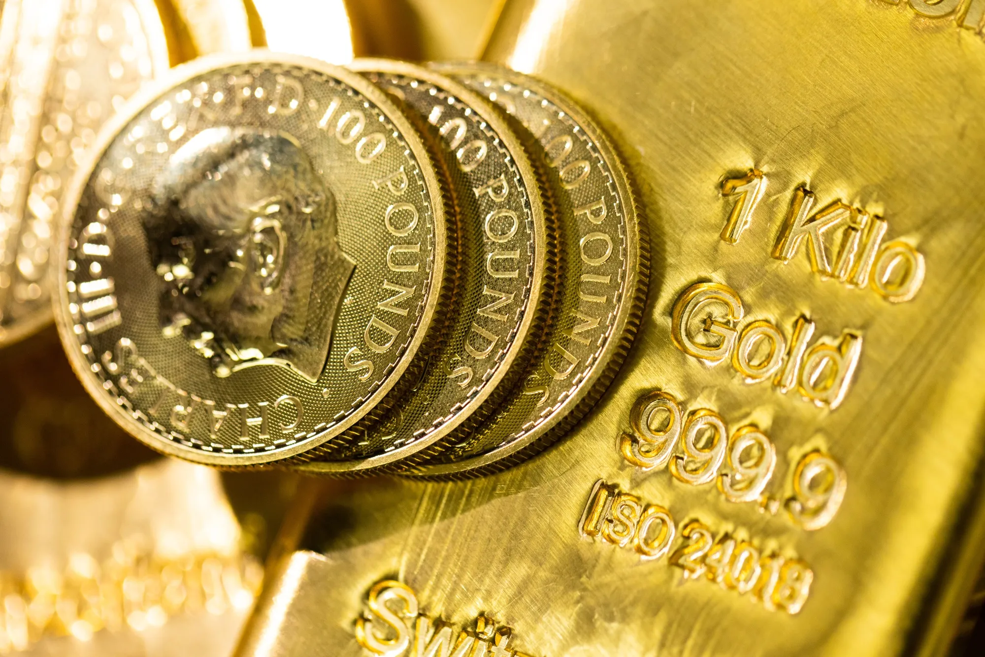 なぜ金はトランプ政権下でも安全資産か､関税で一段の輝き－QuickTake - Bloomberg