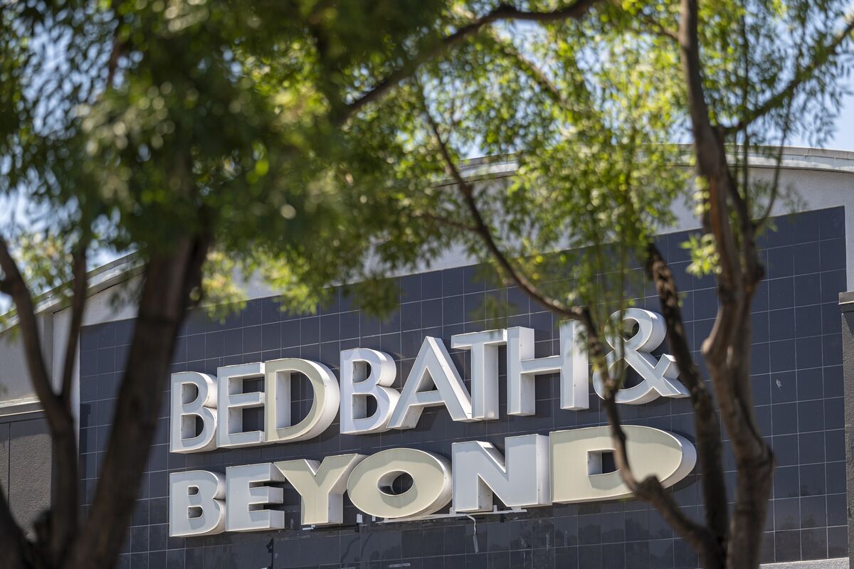 米ベッド・バス、暫定CFO指名－前任者死去後初の取引で株価急落 Bloomberg